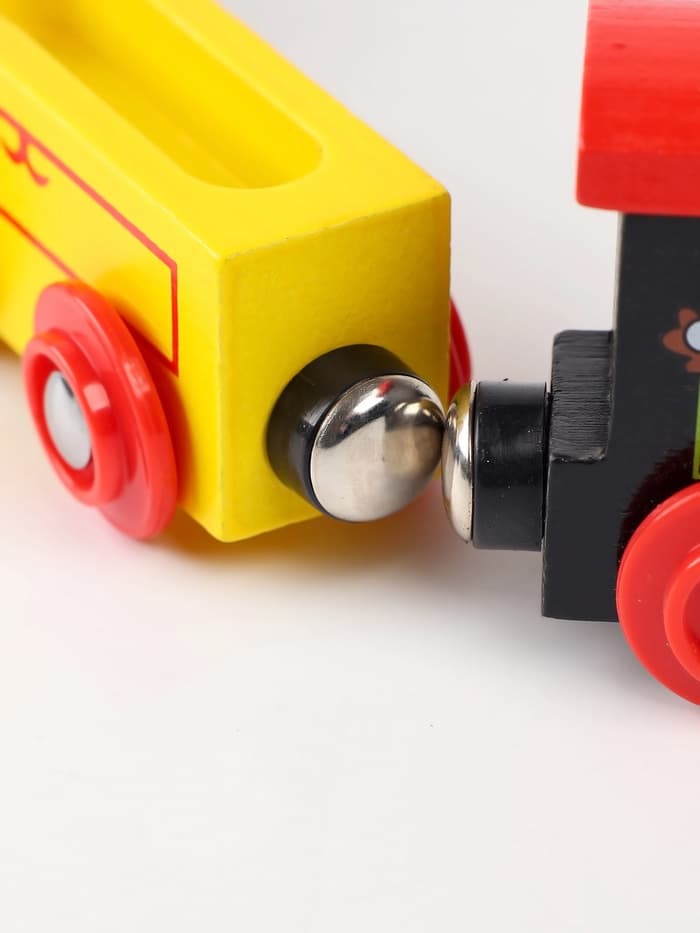 Паровоз магнитный деревянный, 3 вагона