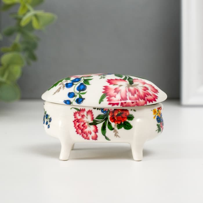 Шкатулка для украшений на ножках «Гвоздики», керамика, 6.1×7.7×4.8 см
