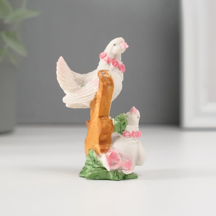 Фигурка полистоун «Голуби в розовом венке», 6×4 см