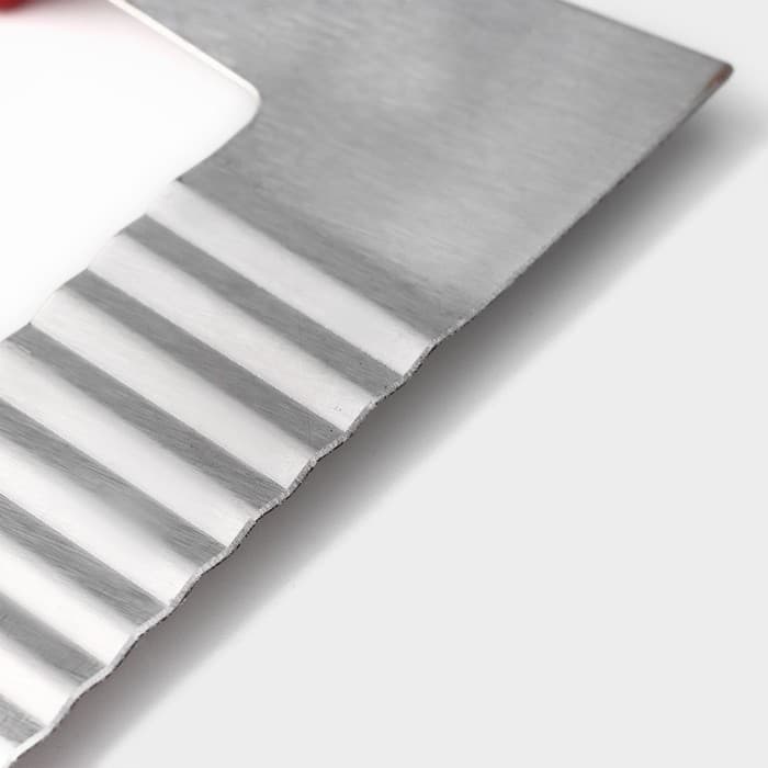 Нож для фигурной резки Доляна «Универсал», 12×8.5 см, красный