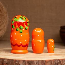Матрёшка дерево «Земляничка», оранжевое платье, 3 кукольная, 10-12 см
