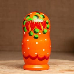 Матрёшка дерево «Земляничка», оранжевое платье, 3 кукольная, 10-12 см