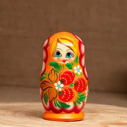 Матрёшка дерево «Земляничка», оранжевое платье, 3 кукольная, 10-12 см