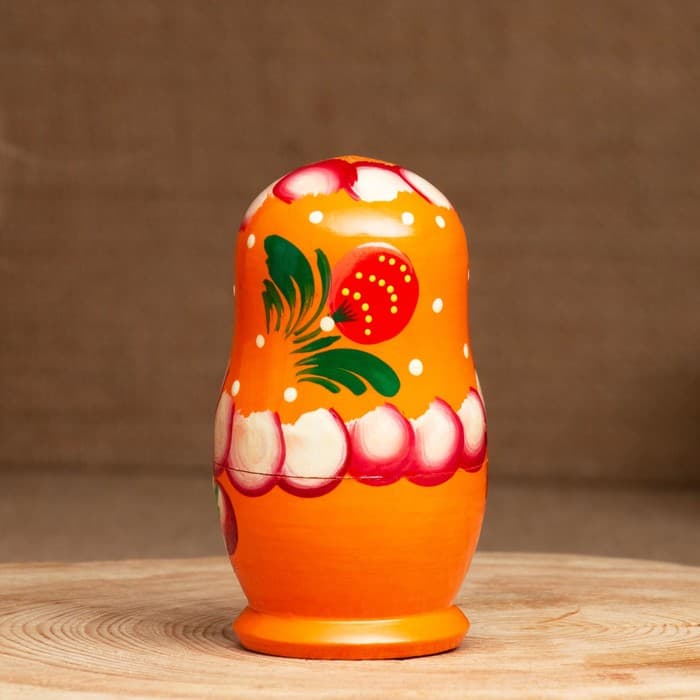 Матрёшка дерево «Земляничка», оранжевое платье, 3 кукольная, 10-12 см