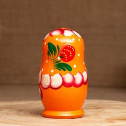 Матрёшка дерево «Земляничка», оранжевое платье, 3 кукольная, 10-12 см