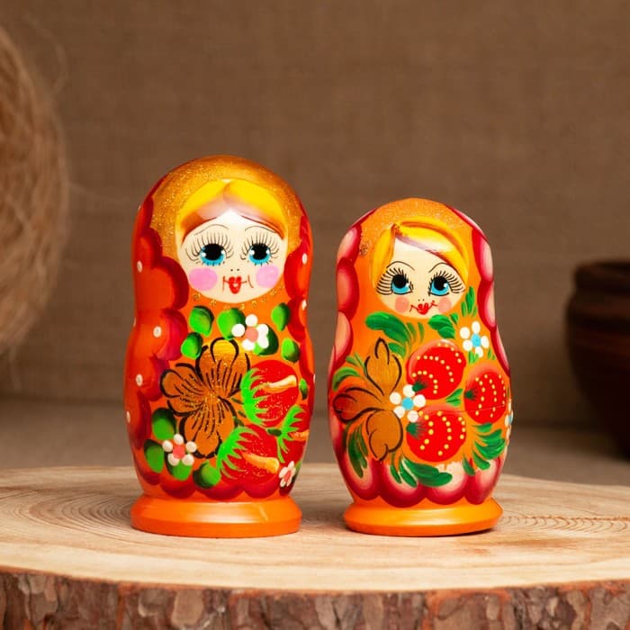 Матрёшка дерево «Земляничка», оранжевое платье, 3 кукольная, 10-12 см