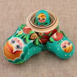 Матрёшка дерево «Земляничка», голубое платье, 3 кукольная, 10-12 см