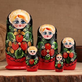 Матрёшка дерево «Земляничка», красное платье, 5 кукольная, 15 см