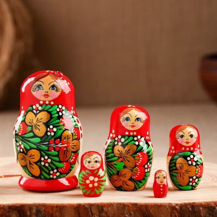 Матрёшка дерево «Божья коровка», красный платок, 5 кукольная, 9-11 см