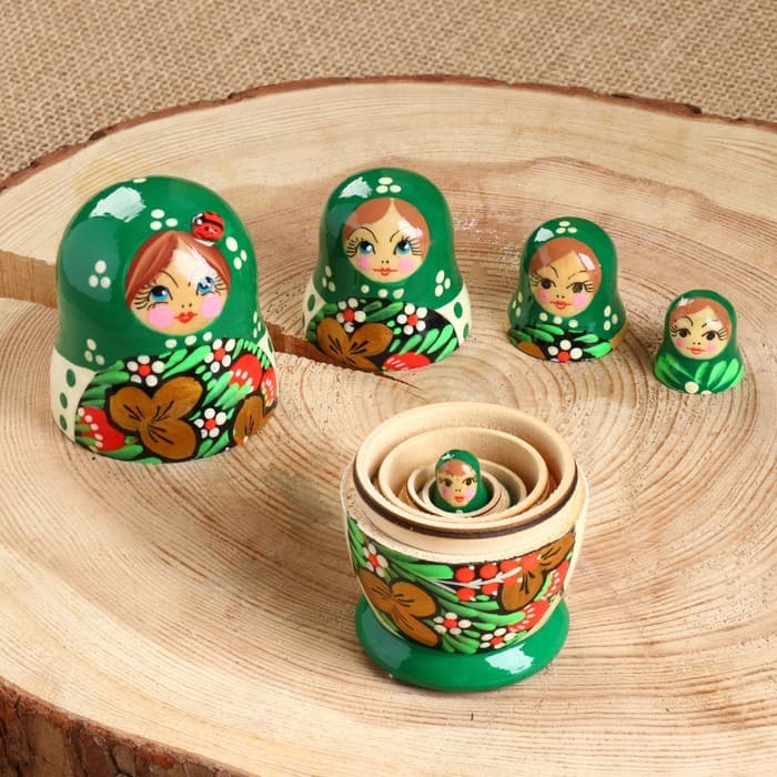Матрёшка дерево «Божья коровка», зелёное платье, 5 кукольная, 10-12 см