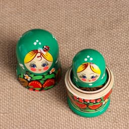 Матрёшка дерево «Божья коровка», зелёное платье, 5 кукольная, 10-12 см