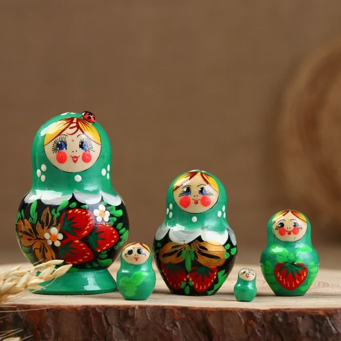 Матрёшка дерево «Божья коровка», зелёное платье, 5 кукольная, 10-12 см