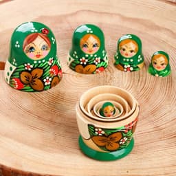 Матрёшка дерево «Божья коровка», зелёное платье, 5 кукольная, 10-12 см