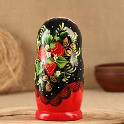 Матрёшка дерево «Земляничка», чёрный платок, 5 кукольная, 18 см