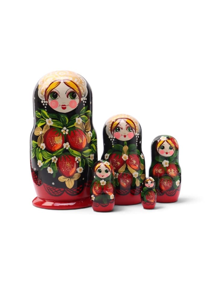 Матрёшка дерево «Земляничка», чёрный платок, 5 кукольная, 18 см