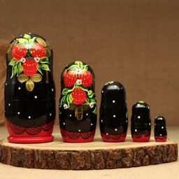 Матрёшка дерево «Земляничка», чёрный платок, 5 кукольная, 18 см