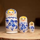 Матрёшка дерево «Гжель», белое платье, 3 кукольная, 9 см