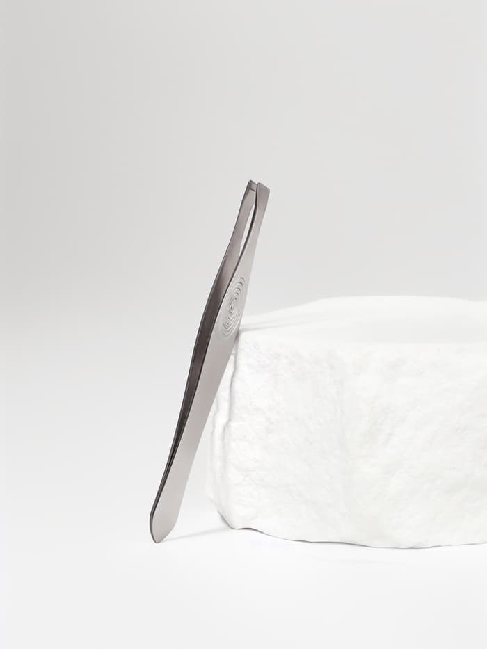 Пинцет для бровей и ресниц, скошенный, узкий, 9 см