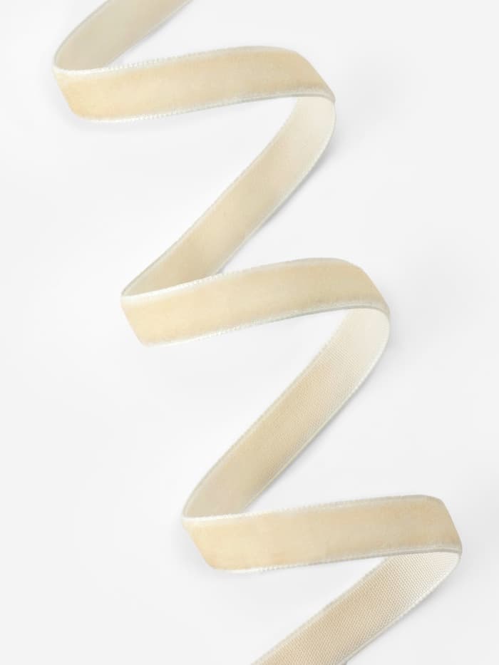 Лента бархатная, 10 мм, 18±1 м, молочная №08