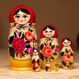 Матрёшка дерево «Нина», красный платок, 6 кукольная, 12-14 см