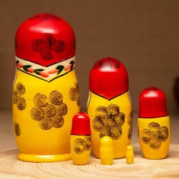 Матрёшка дерево «Нина», красный платок, 6 кукольная, 12-14 см