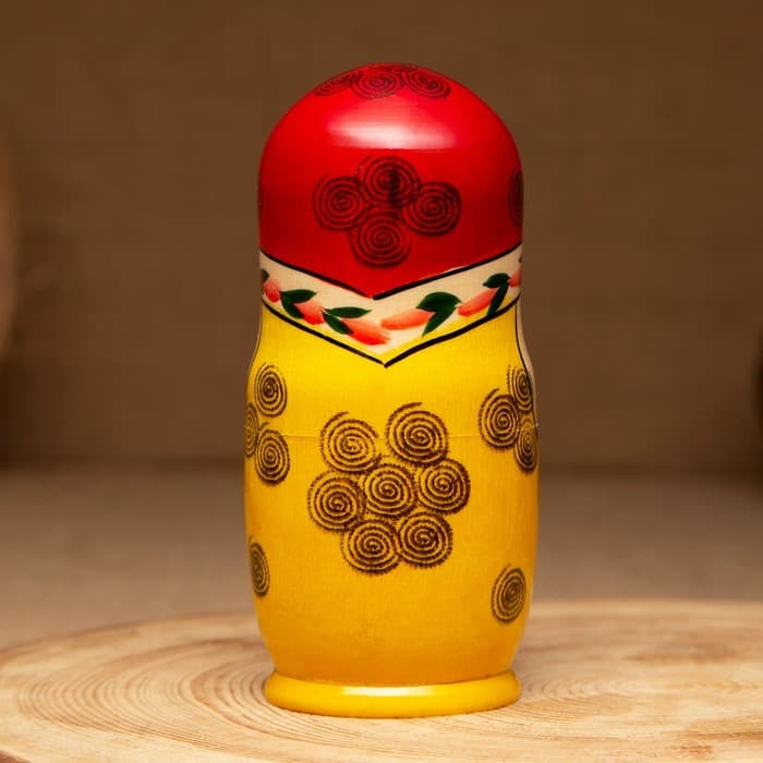 Матрёшка дерево «Нина», красный платок, 6 кукольная, 12-14 см