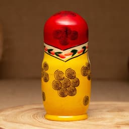 Матрёшка дерево «Нина», красный платок, 6 кукольная, 12-14 см