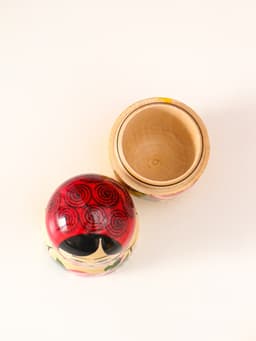 Матрёшка дерево «Нина», красный платок, 6 кукольная, 12-14 см