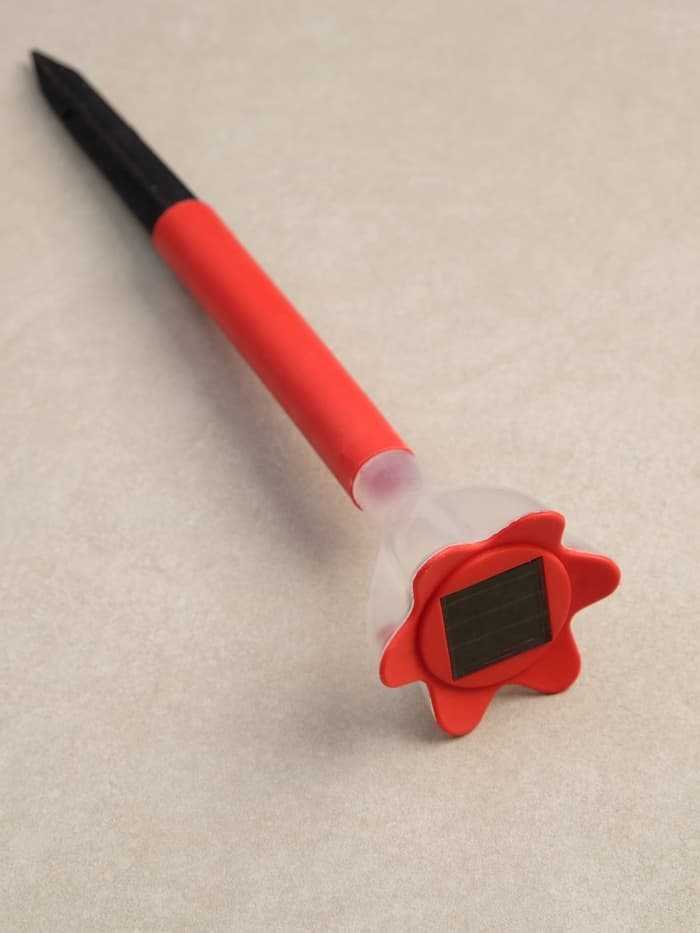 Садовый светильник «Цветок красный», уличный, на солнечной батарее, 6×29×6 см, 1 LED, свечение белое