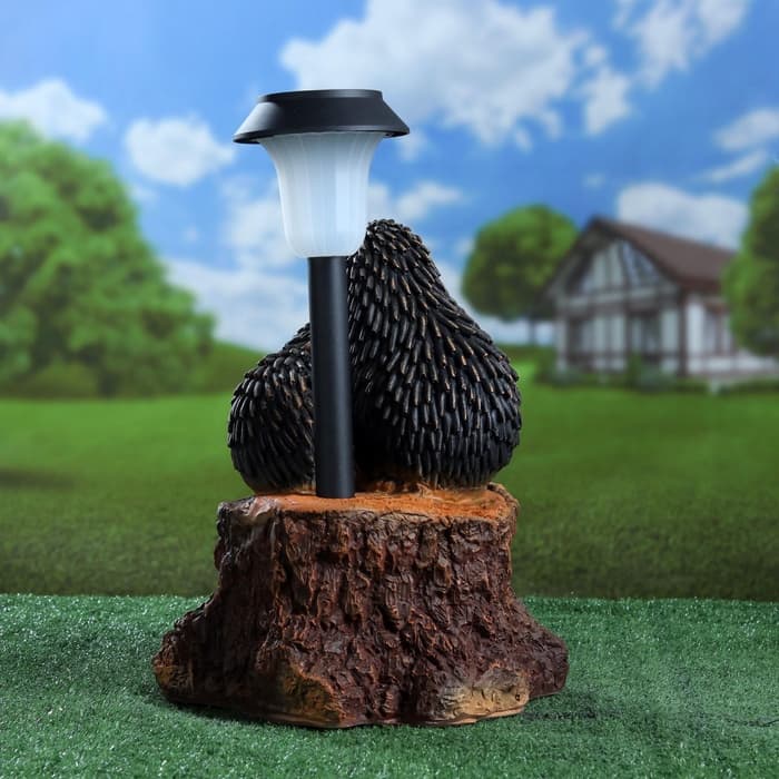 Садовая фигура - фонарь из полистоуна «Три ежа на пне», 27×26×34 см