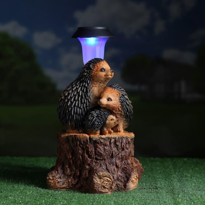 Садовая фигура - фонарь из полистоуна «Три ежа на пне», 27×26×34 см