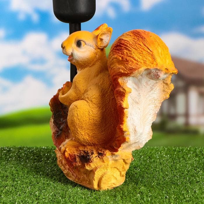 Садовая фигура - фонарь из полистоуна «Белка с орешком», 24×12×24 см