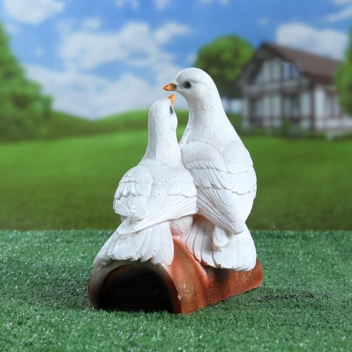 Садовая фигура из полистоуна «Голуби Пара на трубе», 25×14×22 см