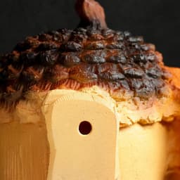 Подвесной декор - кормушка из полистоуна «Орех с белкой», 18×16 см