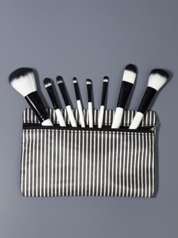 Набор кистей для макияжа SMOKY, 8 шт., чехол на молнии, белый, чёрный