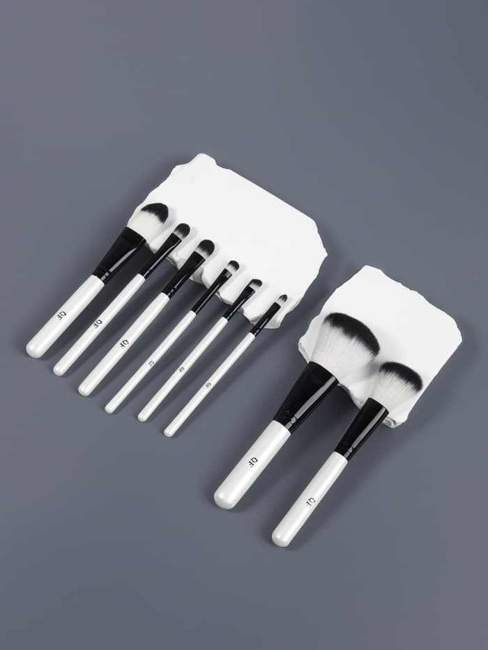 Набор кистей для макияжа SMOKY, 8 шт., чехол на молнии, белый, чёрный