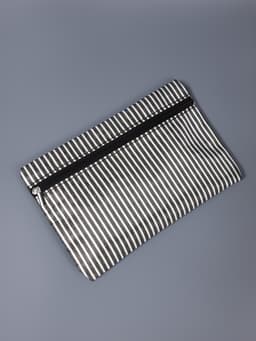 Набор кистей для макияжа SMOKY, 8 шт., чехол на молнии, белый, чёрный