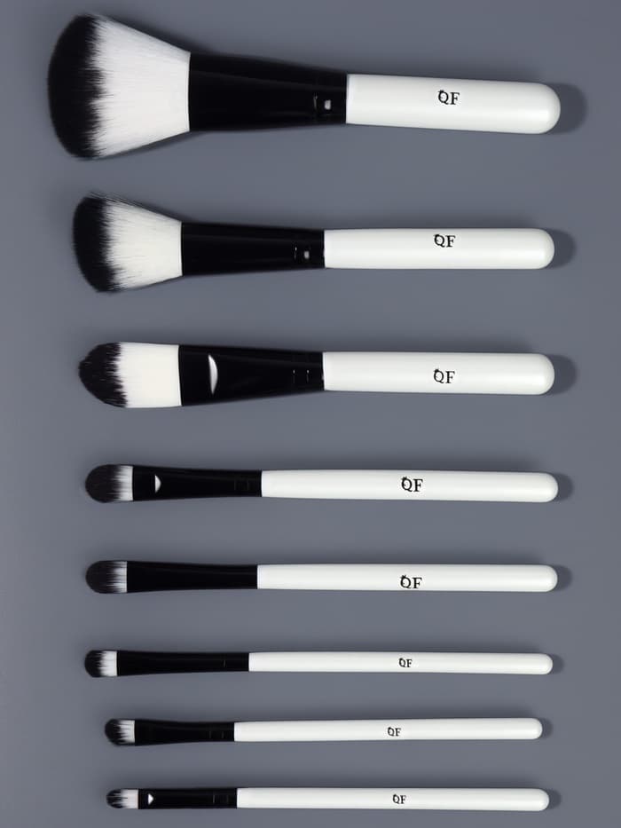 Набор кистей для макияжа SMOKY, 8 шт., чехол на молнии, белый, чёрный