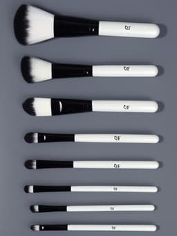 Набор кистей для макияжа SMOKY, 8 шт., чехол на молнии, белый, чёрный