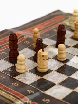 Подарочный набор для вина «Золотому человеку»: 4 предмета + шахматы