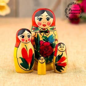 Матрёшка дерево «Галина», красный платок, 4 кукольная, 9 см