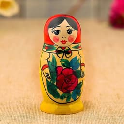 Матрёшка дерево «Галина», красный платок, 4 кукольная, 9 см