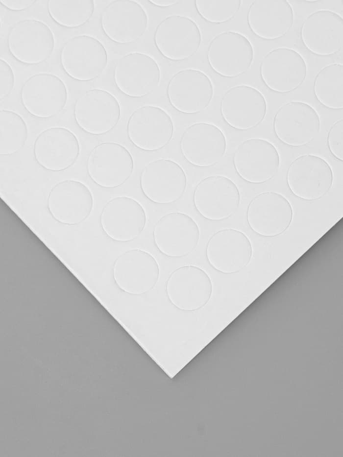 Клейкая лента двухсторонняя «Круглый белый» диаметр 1 см на листе 494 шт. 29.5×25 см