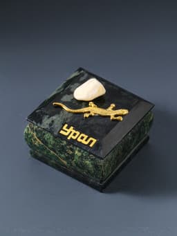 Шкатулка для украшений «Урал», змеевик, с декоративным камнем, 6.5×6.5×5.5 см