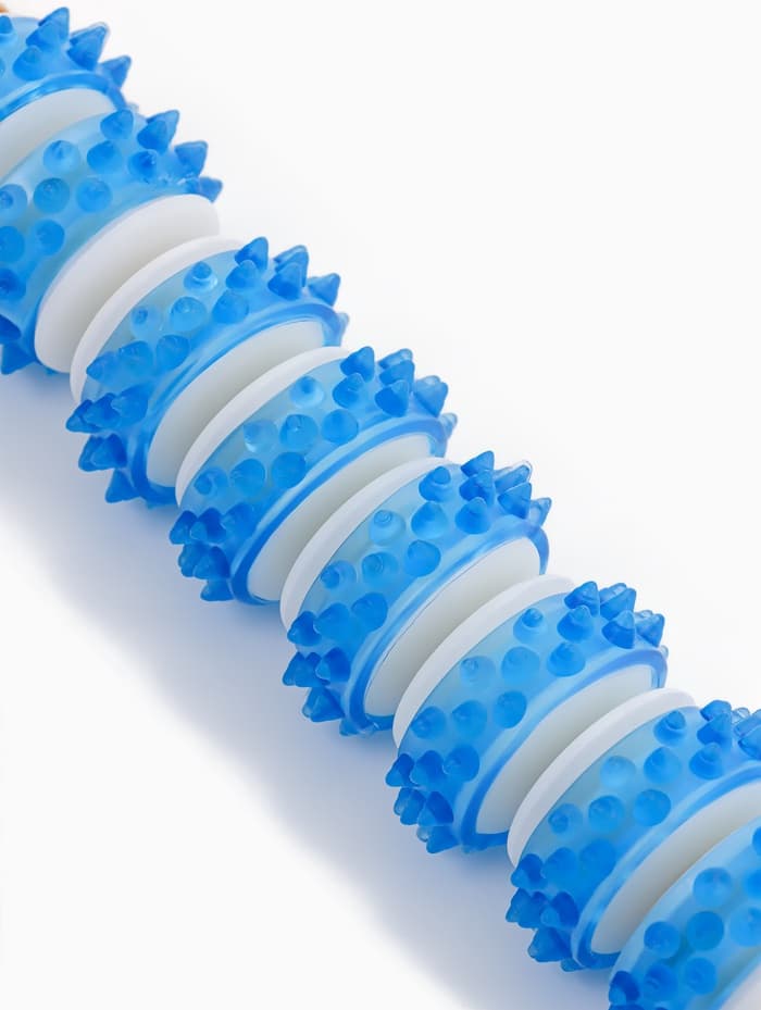 Массажёр «Скалка», универсальный, деревянный, 37.5×4 см, 9 колёс с шипами, МИКС