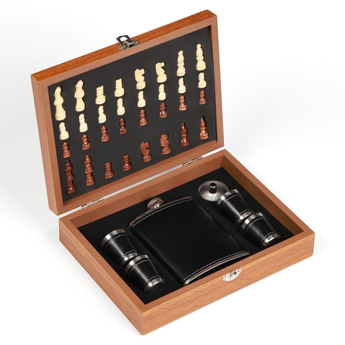 Набор подарочный «Шахматы и фляжка» 7 в 1, металл и искусственная кожа