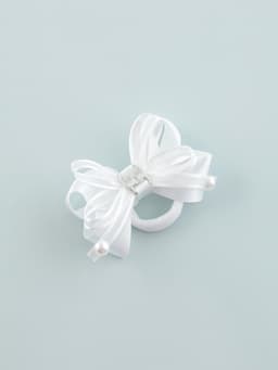 Бант для волос на резинке «Школьница», жемчужинки на лентах, 7.5 см, белый