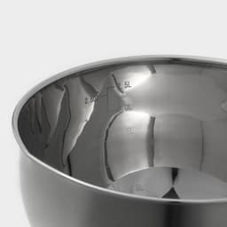 Миска, 2.5 л, 23.5×20.5×11.5 см, с противоскользящим дном и мерной шкалой, силиконовая ручка, МИКС