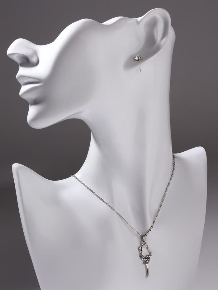 Гарнитур 5 предметов: 4 пары пусет, кулон «Гимнастка», белые в серебре, 40 см