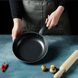 Сковорода «Жаклин», d=20 см, h=4 см, толщина 0.65 мм, пластиковая ручка, антипригарное покрытие, углеродистая сталь, чёрная